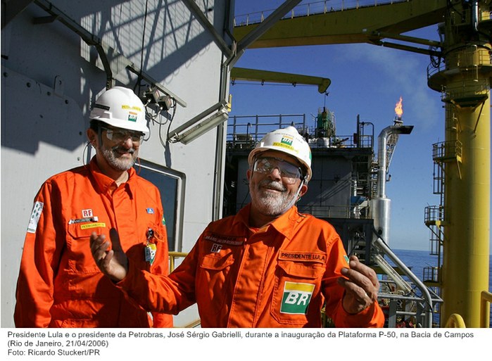 Presidente Lula e o presidente da Petrobras, José Sérgio Gabrielli, durante a inauguração da Plataforma P-50, na Bacia de Campos.jpg