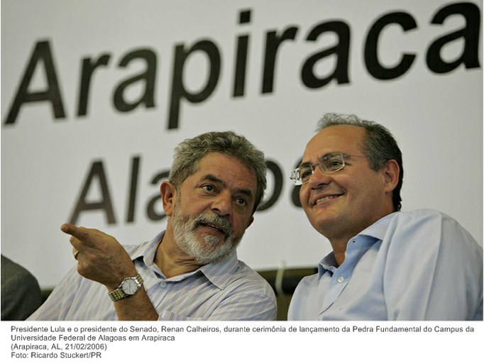 Presidente Lula e o presidente do Senado, Renan Calheiros, durante cerimônia de lançamento da Pedra Fundamental do Campus da Universidade Federal de Alagoas em Arapiraca.jpg