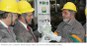 Presidente Lula e o presidente Tabaré Vázquez exibem uma amostra do Hbio produzido na Refap.jpg