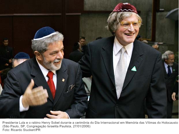 Presidente Lula e o rabino Henry Sobel durante a cerimônia do Dia Internacional em Memória das Vítimas do Holocausto.jpg