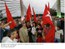 Presidente Lula é saudado por populares na chegada ao Aeroporto de Rio Branco.jpg