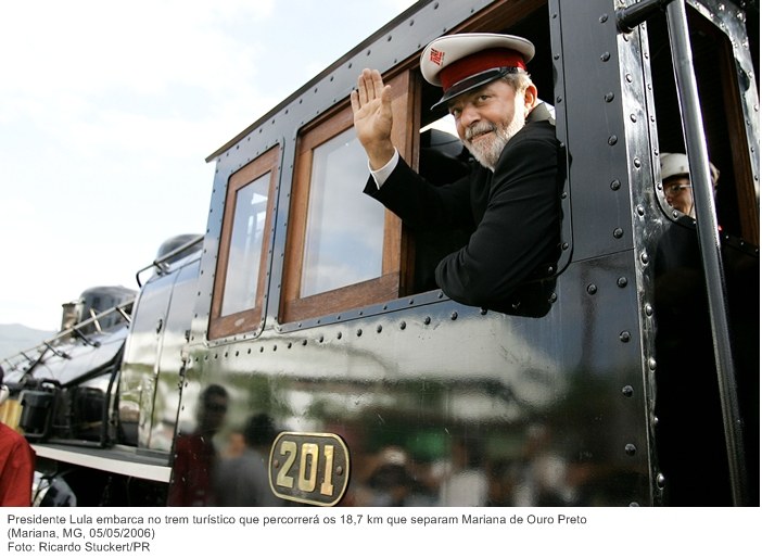 Presidente Lula embarca no trem turístico que percorrerá os 18,7 km que separam Mariana de Ouro Preto.jpg