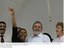Presidente Lula entrega as chaves da casa de Erinalda Maria da Silva, nova moradora do Conjunto Residencial Casarão do Cordeiro. Ao lado, o prefeito de Recife, João Paulo (E), e d. Marisa (D).jpg