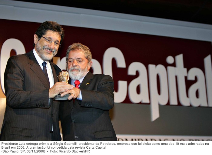 Presidente Lula entrega prêmio a Sérgio Gabrielli, presidente da Petrobras, empresa que foi eleita como uma das 10 mais admiradas no Brasil em 2006.jpg