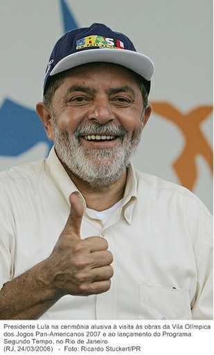 Presidente Lula na cerimônia alusiva à visita às obras da Vila Olímpica dos Jogos Pan-Americanos 2007 e ao lançamento do Programa Segundo Tempo, no Rio de Janeiro.jpg