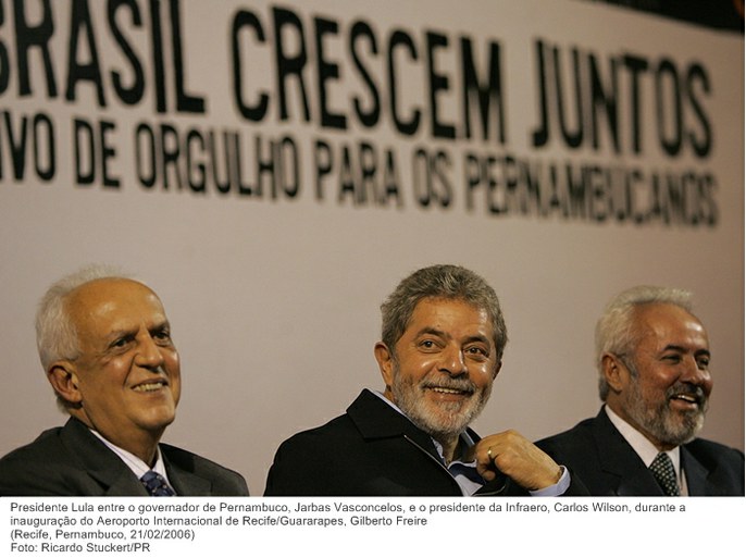 Presidente Lula,o governador de Pernambuco, Jarbas Vasconcelos, e o pres. da Infraero, Carlos Wilson, durante a inauguração do Aeroporto Internacional de Recife-Guararapes, Gilberto Freire.jpg