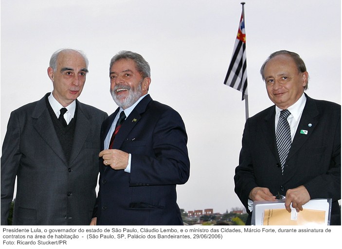Presidente Lula, o governador do estado de São Paulo, Cláudio Lembo, e o ministro das Cidades, Márcio Forte, durante assinatura de contratos na área de habitação.jpg