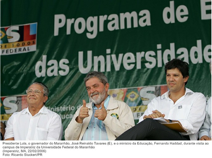 Presidente Lula, o governador do Maranhão, José Reinaldo Tavares (E), e o ministro da Educação, Fernando Haddad, durante visita ao campus de Imperatriz da Universidade Federal do Maranhão.jpg