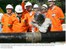 Presidente Lula observa a solda do gasoduto Urucu-Manaus, que marca o início das obras, previstas para terminar em março de 2008.jpg