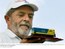 Presidente Lula observa miniatura de locomotiva da Companhia Ferroviária Nordestina, responsável pelas obras da Nova Transnordestina.jpg