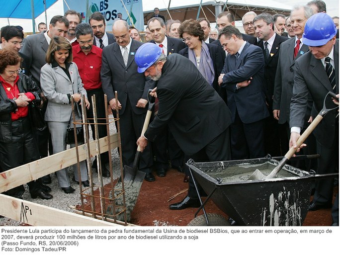 Presidente Lula participa do lançamento da pedra fundamental da Usina de biodiesel BSBios, que ao entrar em operação, em março de 2007.jpg