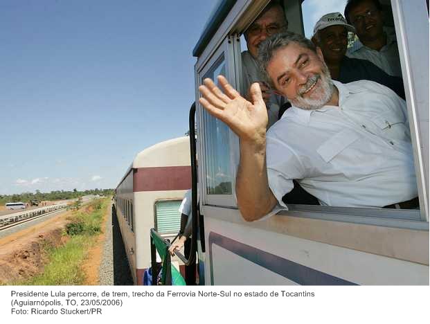Presidente Lula percorre, de trem, trecho da Ferrovia Norte-Sul no estado de Tocantins (2).jpg