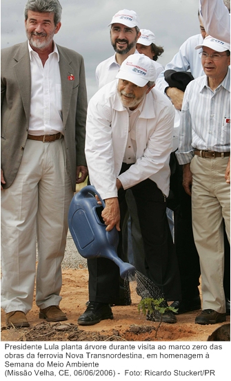 Presidente Lula planta árvore durante visita ao marco zero das obras da ferrovia Nova Transnordestina, em homenagem à Semana do Meio Ambiente.jpg