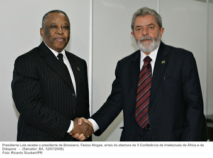 Presidente Lula recebe o presidente de Botswana, Festus Mogae, antes da abertura da II Conferência de Intelectuais da África e da Diáspora.jpg