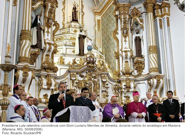 Presidente Lula relembra convivência com Dom Luciano Mendes de Almeida, durante velório do arcebispo em Mariana.jpg