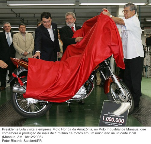 Presidente Lula visita a empresa Moto Honda da Amazônia, no Pólo Industrial de Manaus, que comemora a produção de mais de 1 milhão de motos em um único ano na unidade local.jpg