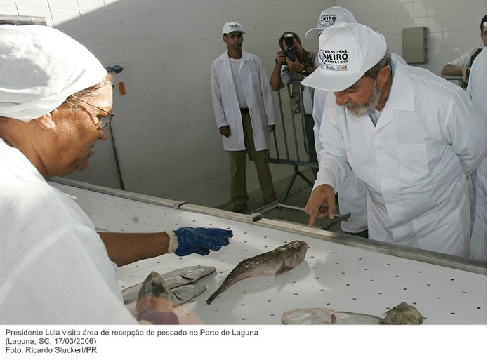 Presidente Lula visita área de recepção de pescado no Porto de Laguna.jpg