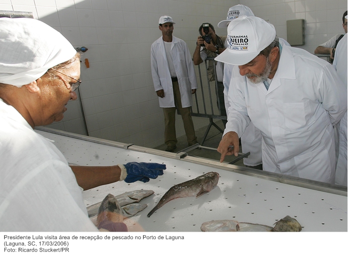 Presidente Lula visita área de recepção de pescado no Porto de Laguna.jpg