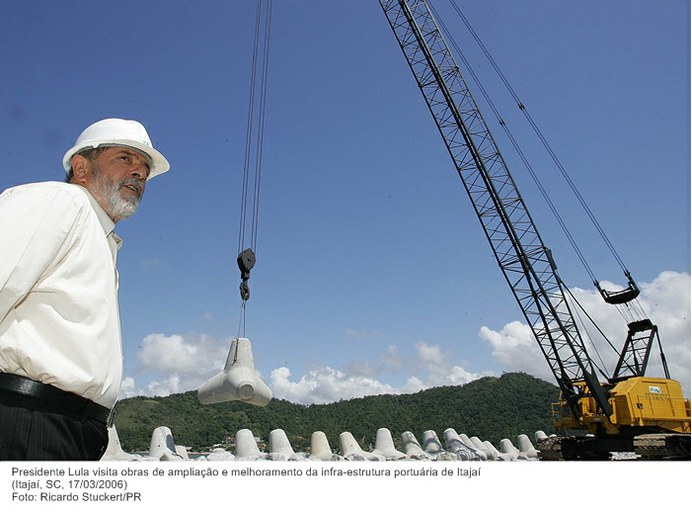 Presidente Lula visita obras de ampliação e melhoramento da infra-estrutura portuária de Itajaí.jpg