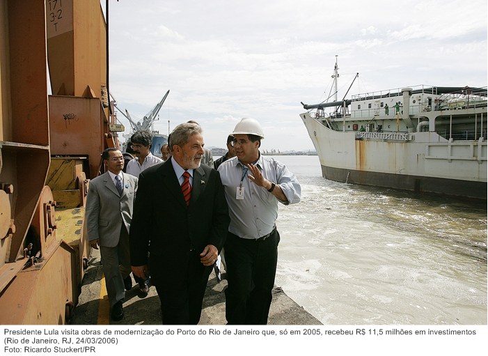 Presidente Lula visita obras de modernização do Porto do Rio de Janeiro que, só em 2005, recebeu R$ 11,5 milhões em investimentos.jpg
