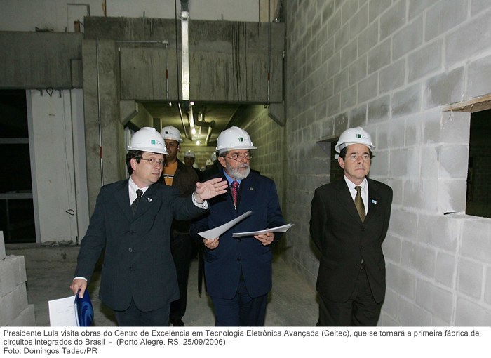 Presidente Lula visita obras do Centro de Excelência em Tecnologia Eletrônica Avançada (Ceitec), que se tornará a primeira fábrica de circuitos integrados do Brasil.jpg