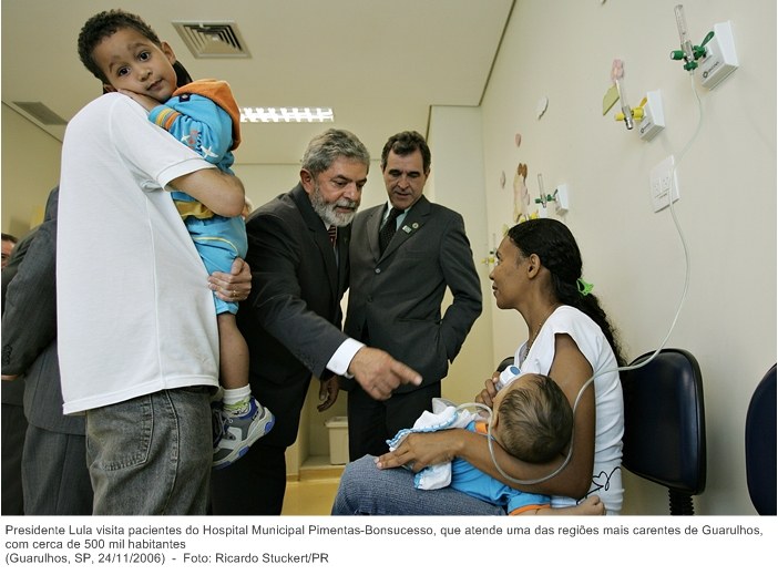 Presidente Lula visita pacientes do Hospital Municipal Pimentas-Bonsucesso, que atende uma das regiões mais carentes de Guarulhos, com cerca de 500 mil habitantes.jpg