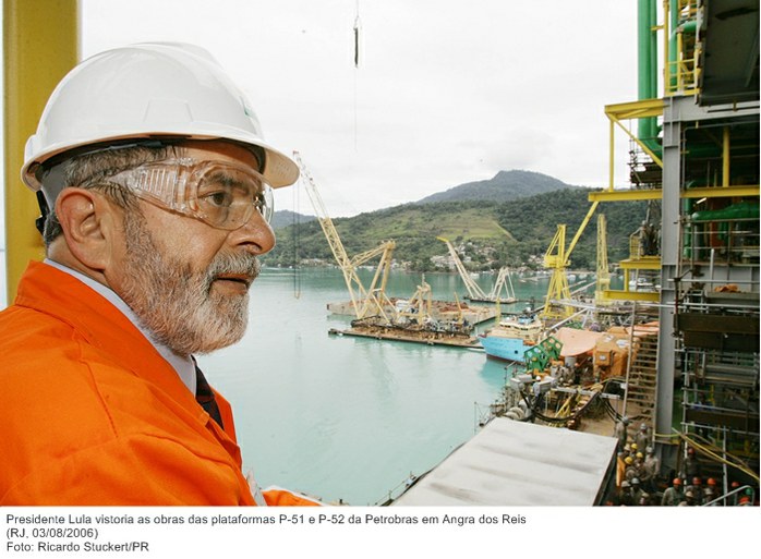 Presidente Lula vistoria as obras das plataformas P-51 e P-52 da Petrobras em Angra dos Reis.jpg