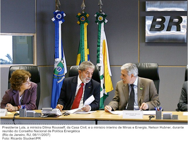 Presidente Lula, a ministra Dilma Rousseff, da Casa Civil, e o ministro interino de Minas e Energia, Nelson Hubner, durante reunião do Conselho Nacional de Política Energética.