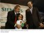 Presidente Lula abraça criança atendida por programa social da Siemens, durante cerimônia de inauguração das novas instalações da empresa, em Jundiaí.