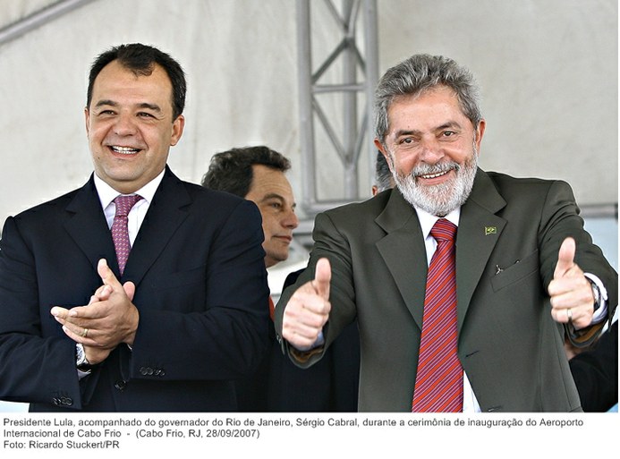 Presidente Lula, acompanhado do governador do Rio de Janeiro, Sérgio Cabral, durante a cerimônia de inauguração do Aeroporto Internacional de Cabo Frio.