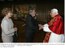Presidente Lula, ao lado de Dona Marisa, cumprimenta o Papa Bento XVI, durante encontro reservado com Sua Santidade no Palácio dos Bandeirantes.