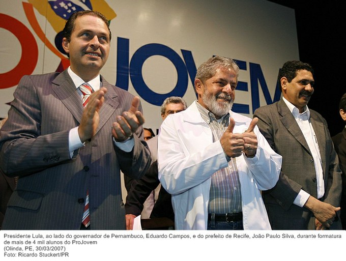 Presidente Lula, ao lado do governador de Pernambuco, Eduardo Campos, e do prefeito de Recife, João Paulo Silva, durante formatura de mais de 4 mil alunos do ProJovem.