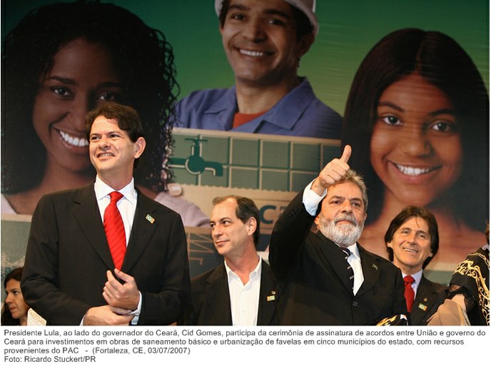 Presidente Lula, ao lado do governador do Ceará, Cid Gomes, participa da cerimônia de assinatura de acordos entre União e governo do Ceará para investimentos em obras de saneamento básico.