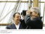 Presidente Lula ao lado do governador do Rio de Janeiro, Sérgio Cabral, durante visita à Baía de Guanabara a bordo do navio Cisne Branco.
