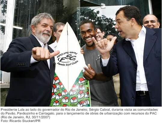 Presidente Lula ao lado do governador do Rio de Janeiro, Sérgio Cabral, durante visita as comunidades do Pavão, Pavãozinho e Cantagalo, para o lançamento de obras de urbanização.