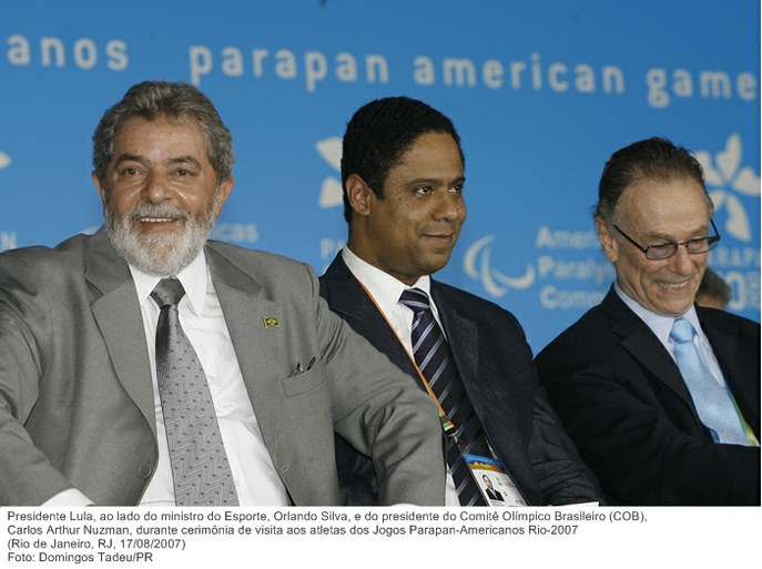 Presidente Lula, ao lado do ministro do Esporte durante cerimônia de visita aos atletas dos Jogos Parapan-Americanos Rio-2007.