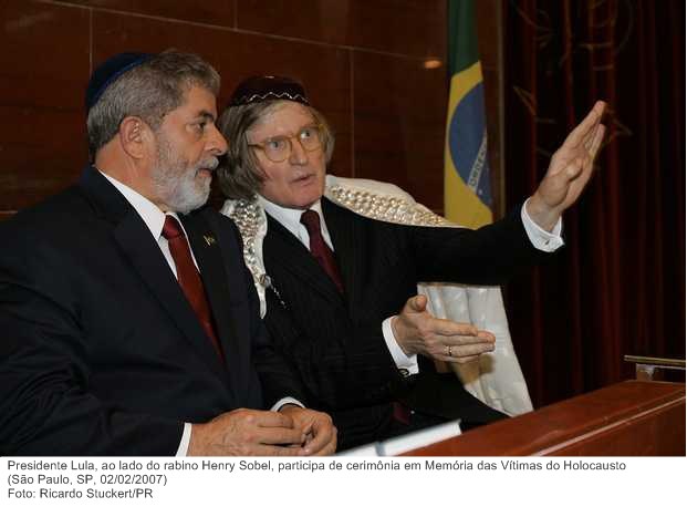 Presidente Lula, ao lado do rabino Henry Sobel, participa de cerimônia em Memória das Vítimas do Holocausto.