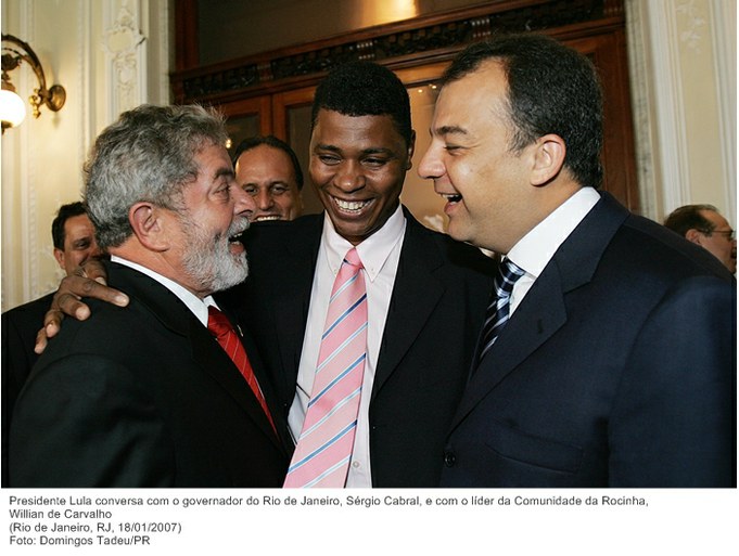 Presidente Lula conversa com o governador do Rio de Janeiro, Sérgio Cabral, e com o líder da Comunidade da Rocinha, Willian de Carvalho.