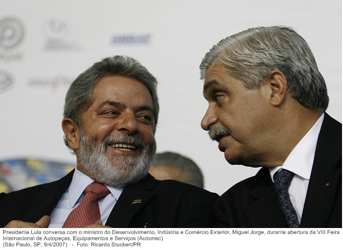 Presidente Lula conversa com o ministro do Desenvolvimento, Indústria e Comércio Exterior, Miguel Jorge, durante abertura da VIII Feira Internacional de Autopeças, Equipamentos e Serviços.