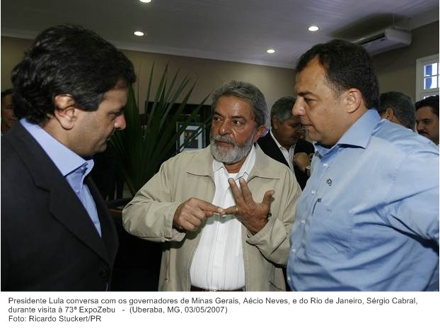 Presidente Lula conversa com os governadores de Minas Gerais, Aécio Neves, e do Rio de Janeiro, Sérgio Cabral, durante visita à 73ª ExpoZebu.