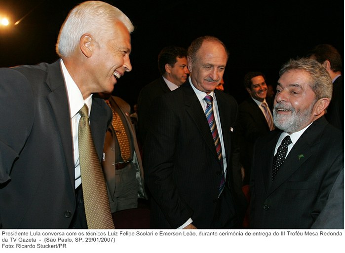Presidente Lula conversa com os técnicos Luiz Felipe Scolari e Emerson Leão, durante cerimônia de entrega do III Troféu Mesa Redonda da TV Gazeta.