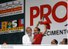 Presidente Lula cumprimenta aluno do programa ProJovem, durante formatura de 4,2 mil estudantes em Pernambuco.