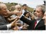 Presidente Lula cumprimenta populares após cerimônia de inauguração da BR-259ES - Trecho João Neiva-Baixo Guandu.