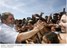 Presidente Lula cumprimenta populares durante inauguração de trecho da Ferrovia Norte-Sul, entre os municípios de Aguiarnópolis e Araguaína.