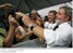 Presidente Lula cumprimenta populares na saída da cerimônia de inauguração da Estação de Tratamento de Esgoto Anhumas.