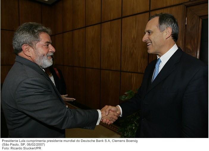 Presidente Lula cumprimenta presidente mundial do Deutsche Bank S.A, Clemens Boersig.