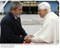Presidente Lula cumprimenta Sua Santidade, o Papa Bento XVI, que chega ao Brasil para uma visita de cinco dias.