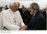 Presidente Lula cumprimenta Sua Santidade, o Papa Bento XVI, que visita o Brasil pela primeira vez.