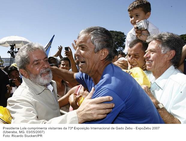 Presidente Lula cumprimenta visitantes da 73ª Exposição Internacional de Gado Zebu - ExpoZebu 2007.