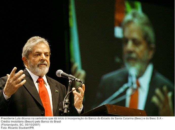 Presidente Lula dicursa na cerimônia que dá início à incorporação do Banco do Estado de Santa Catarina (Besc) e do Besc S.A - Crédito Imobiliário (Bescri) pelo Banco do Brasil.